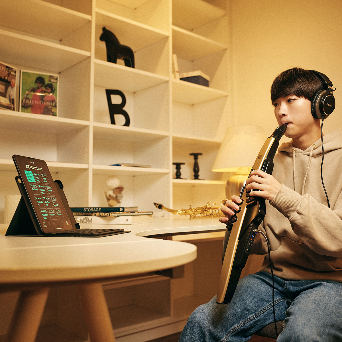 CONTENTS管楽器の高い表現力。憧れのサックスの音も、初めてでもすぐにいい音で。Roland×島村楽器 コラボレーションモデル独自音色を含む、300以上の本格的な音色ラインナップ格調高く、クールなデザインデジタル管楽器だから楽しい、さまざまな機能島村楽器名古屋mozoオーパ店で試奏できます！管楽 […]