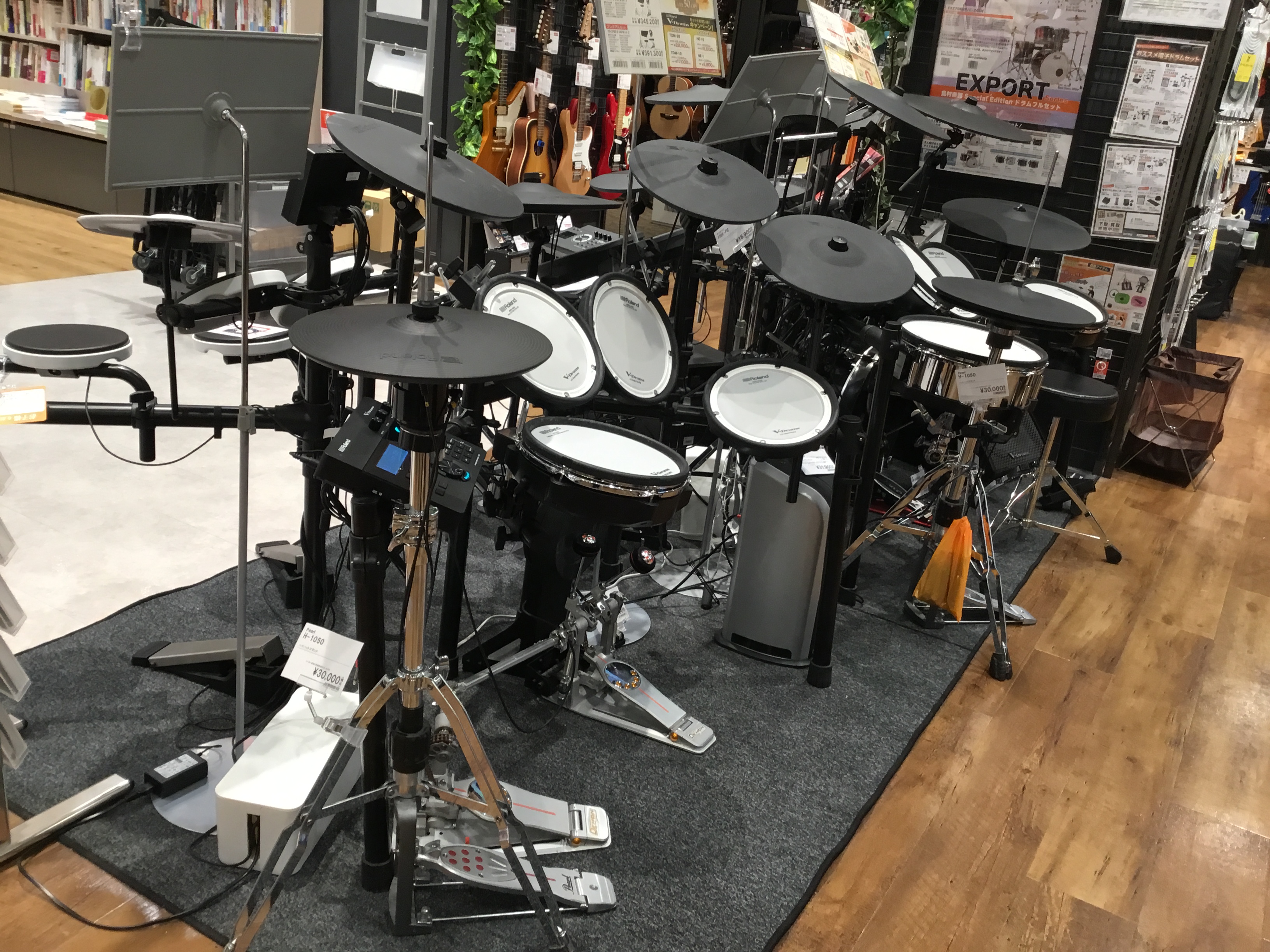 みなさん、こんにちは！mozoワンダーシティ4階にある島村楽器名古屋mozoオーパ店です。当店では、常時5台の電子ドラムを展示しております。 電子ドラムは実際の叩き心地や音の良さなどを体感してみることが大事です。店頭にて試打ができるのはもちろん、専門スタッフがお客様お一人お一人に合わせて機種選びのご […]