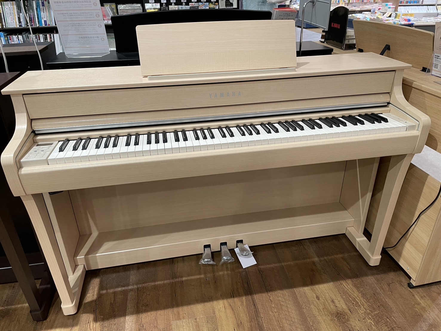 YAMAHAの電子ピアノ＜クラビノーバ＞シリーズの新製品、SCLP-8350がmozoにやってきました！ こちらのモデルはCLP-835をベースにした島村楽器のオリジナルモデルとなります。限定カラーの展開や、オリジナル音源や曲が入っており、こだわりが沢山詰まっております。 是非店頭でお試しください♪ […]