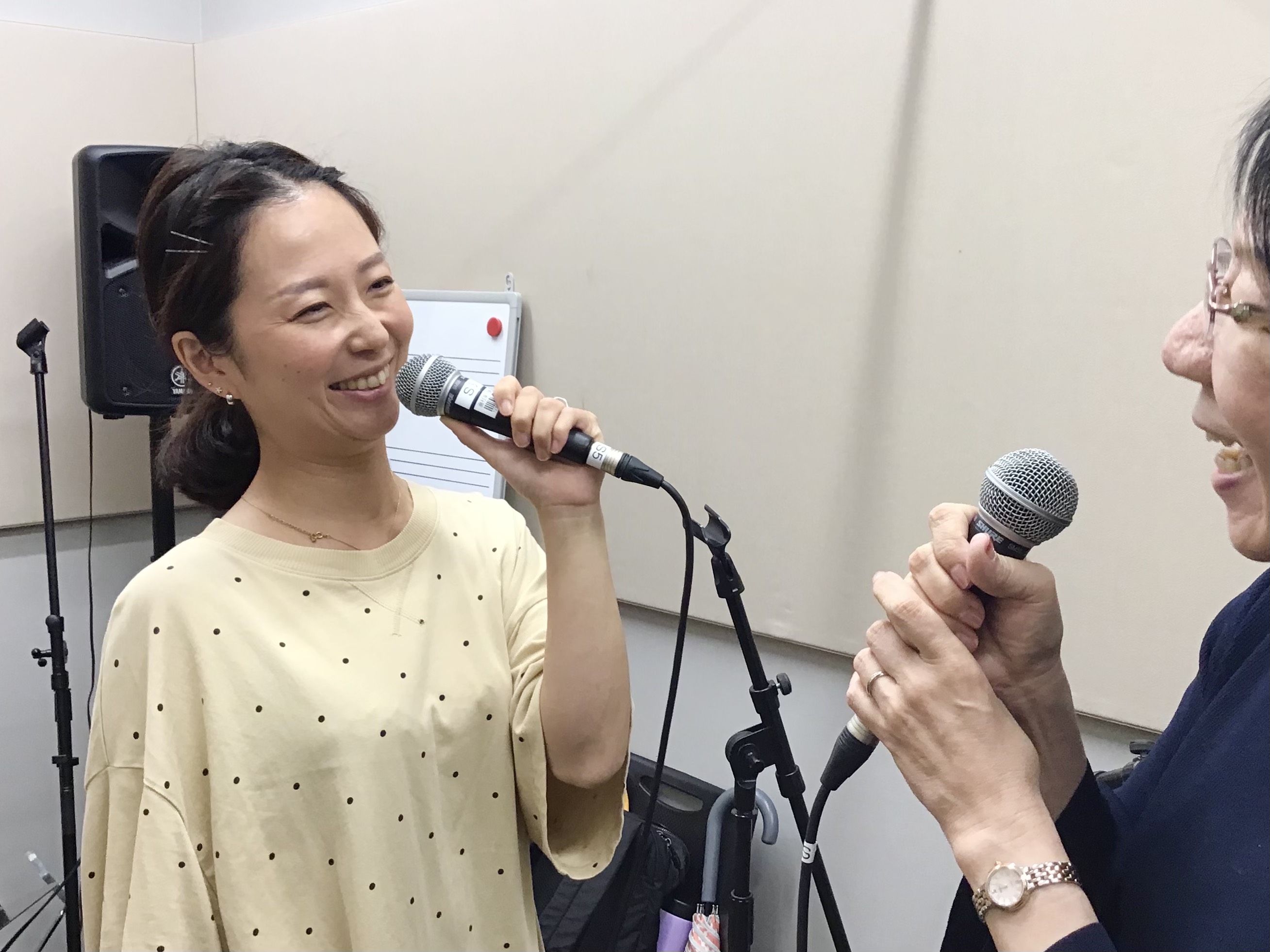 歌うことが好きな中高年の皆様！ボイストレーニング、始めてみませんか？ 歌うことで「健康」や「脳の活性化」にも繋がります。好きなことを活かして、健康に過ごしていきましょう！ CONTENTS歌うことで健康に繋がるとは？島村楽器でのレッスンはどんな感じ？レッスン形態は？ボーカル講師紹介発表会充実の会員サ […]