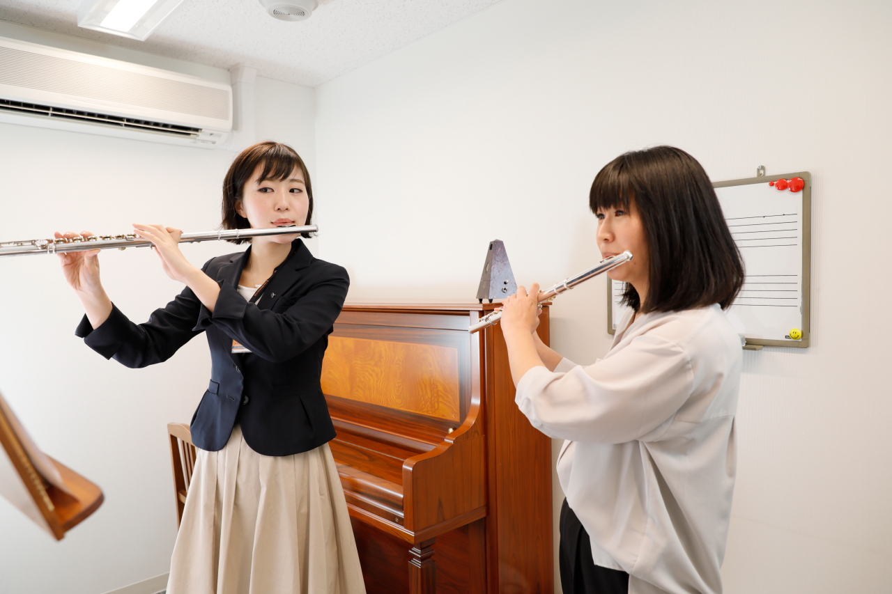 優雅な音色がとっても素敵なフルート、憧れを持っている方も多いのではないでしょうか。大人になってから始める方も多く、始めたい！と思った時が始め時！まもなく新しい年を迎えますので、是非新しいことにチャレンジしてみてはいかがでしょうか。 CONTENTSフルートの魅力フルートの魅力　～瀬口の場合～楽器は購 […]