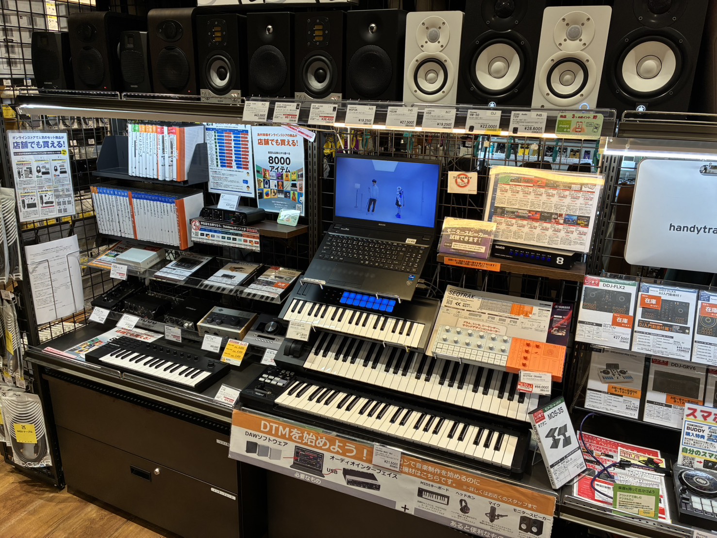 CONTENTS初めに歌ってみたを始めるために必要なもの録音する前に確認したいこと録音の基本ボーカルMIXでは何をするのか歌ってみたにおすすめのプラグインよくある失敗まとめ初めに 「歌ってみたを始めたいけれど、何をそろえればいいのか分からない」このように感じている方も多いのではないでしょうか。歌って [&hellip;]