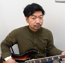 バンド演奏の要となるエレキベース。ずっしりと身体に響く低音は、縁の下の存在だけではありません。メロディラインと打楽器の間を自由に行き来して、アンサンブルにうねりや鼓動を生み出します。この奥深い魅力に浸ってみませんか。 |[!!◆音楽教室をご検討のお客様へ◆!!] ]] ]]当社音楽教室では生徒会員の […]