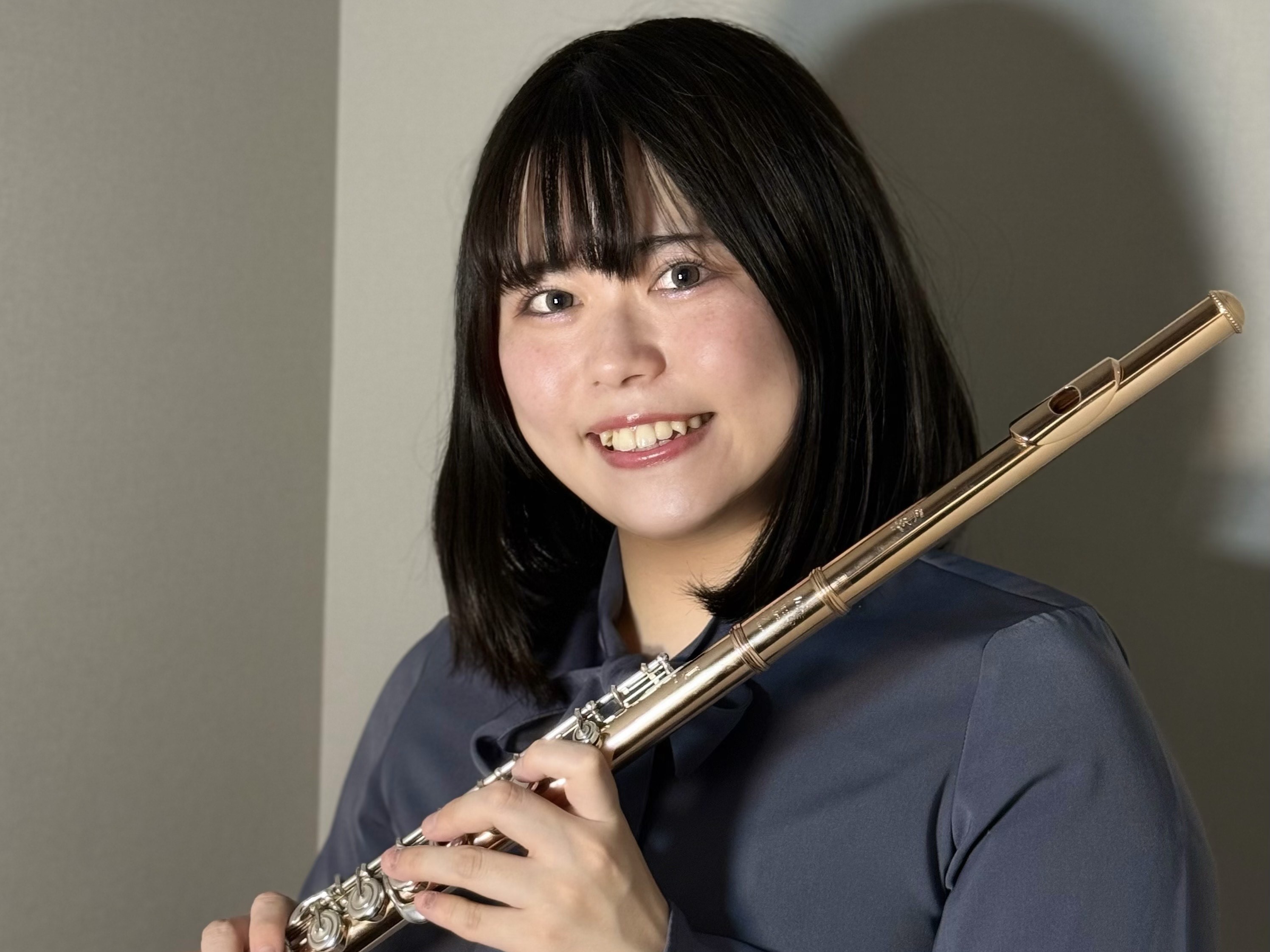 CONTENTSフルートインストラクター　木野帆乃香（きのほのか）レンタルフルートのご用意ありますフルートインストラクター　木野帆乃香（きのほのか） プロフィール 三重県桑名市出身。4歳からピアノ、12歳からフルート、ピッコロを始める。 同朋高等学校音楽科を経て、名古屋音楽大学音楽学部音楽学科管楽コ […]