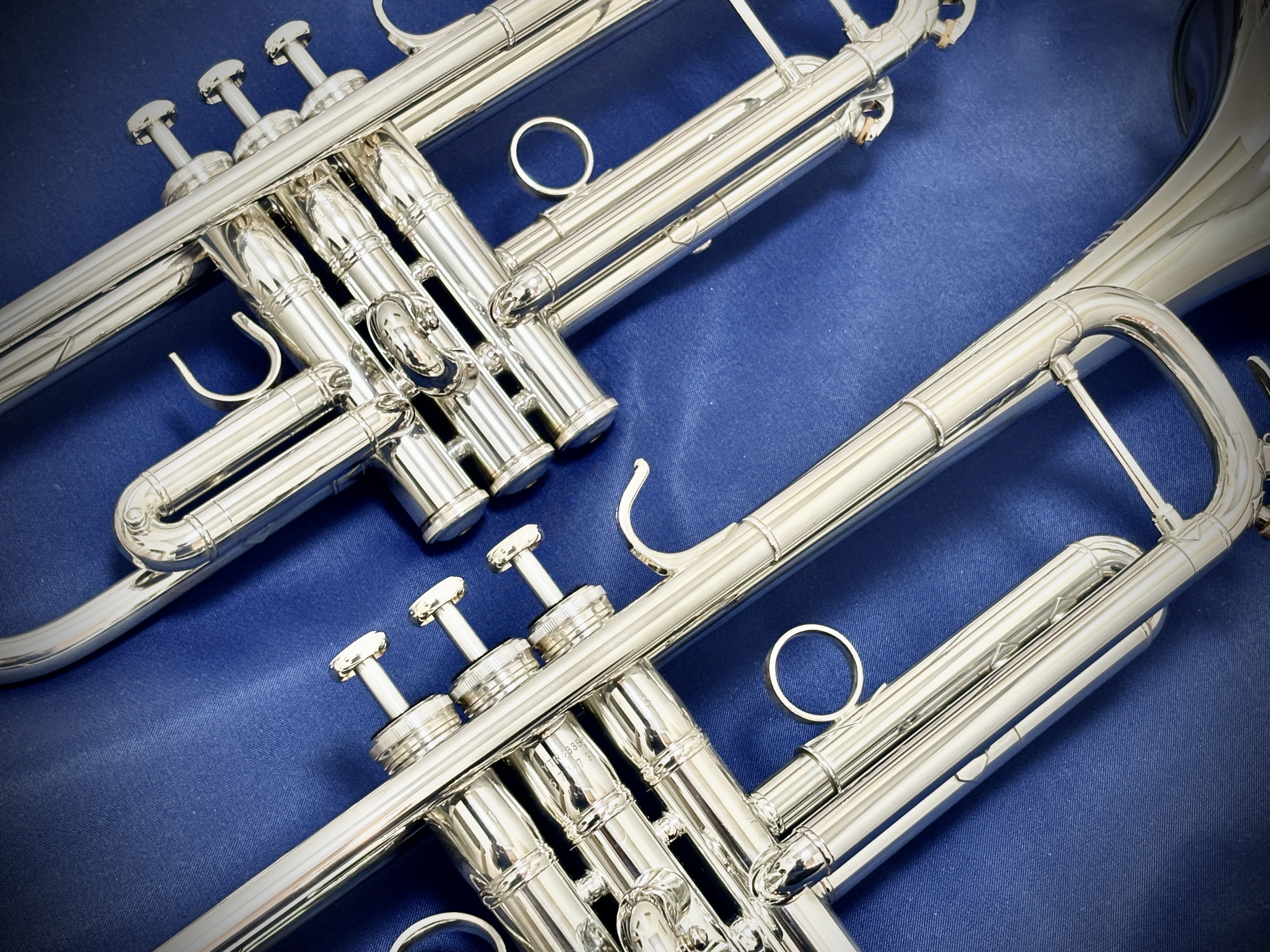 吹奏楽やジャズ、オーケストラ等に使われ、花形楽器として人気のトランペット。マイ楽器が欲しくてもトランペットのことがよく分からない初心者さん、良い楽器に買い替えて今よりもいい音を目指したい人！そんな人たちにオススメしたいトランペットYAMAHAのYTR-8335S・YTR-8335RS（Xenoシリー [&hellip;]