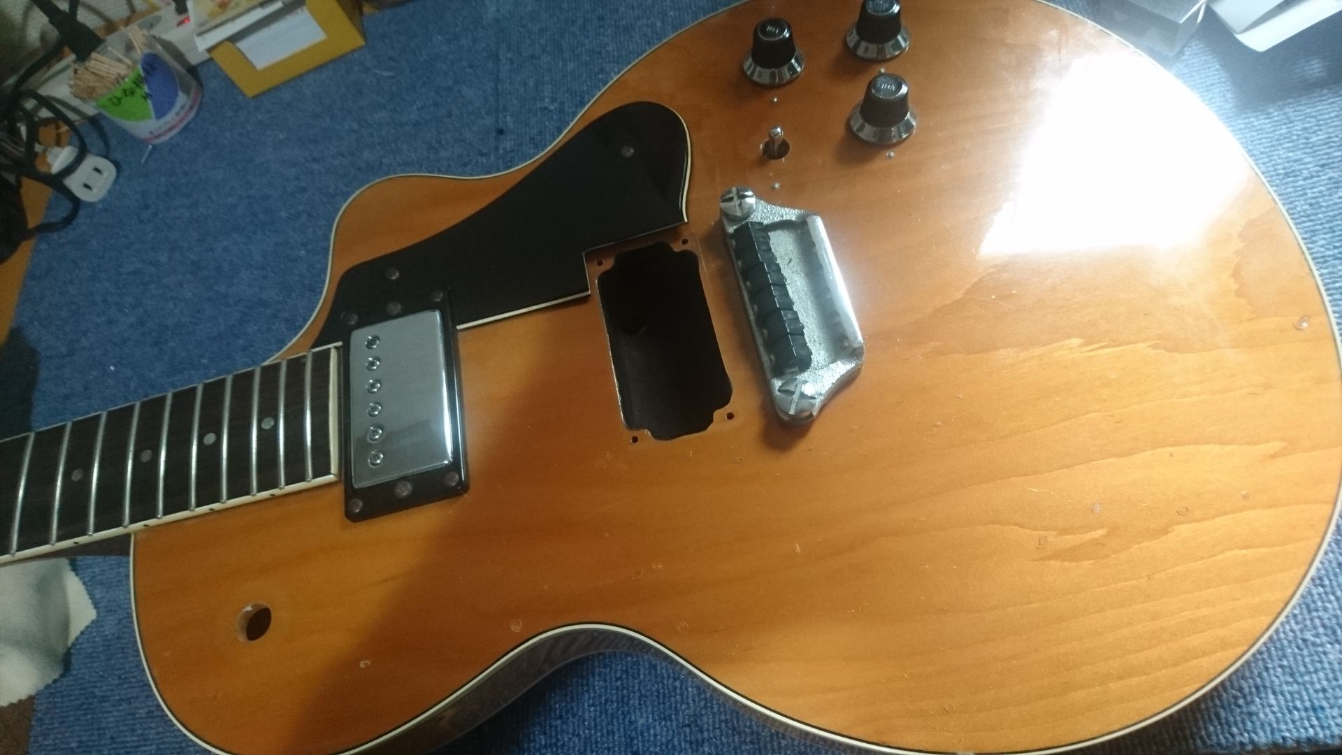 皆様、こんにちは。 ヤマザキです！ 早速ですが、今回の楽器はコチラ。 YAMAHA SG-45 生産数が少なく、今やジャパンビンテージとも言われ、コアなファンが居る貴重な1本です。 ボディ材は「桂」。和材を使用するあたり、やはり日本の心を感じます。 「フリマ・オークションで買った」「ジャンク品を治し […]