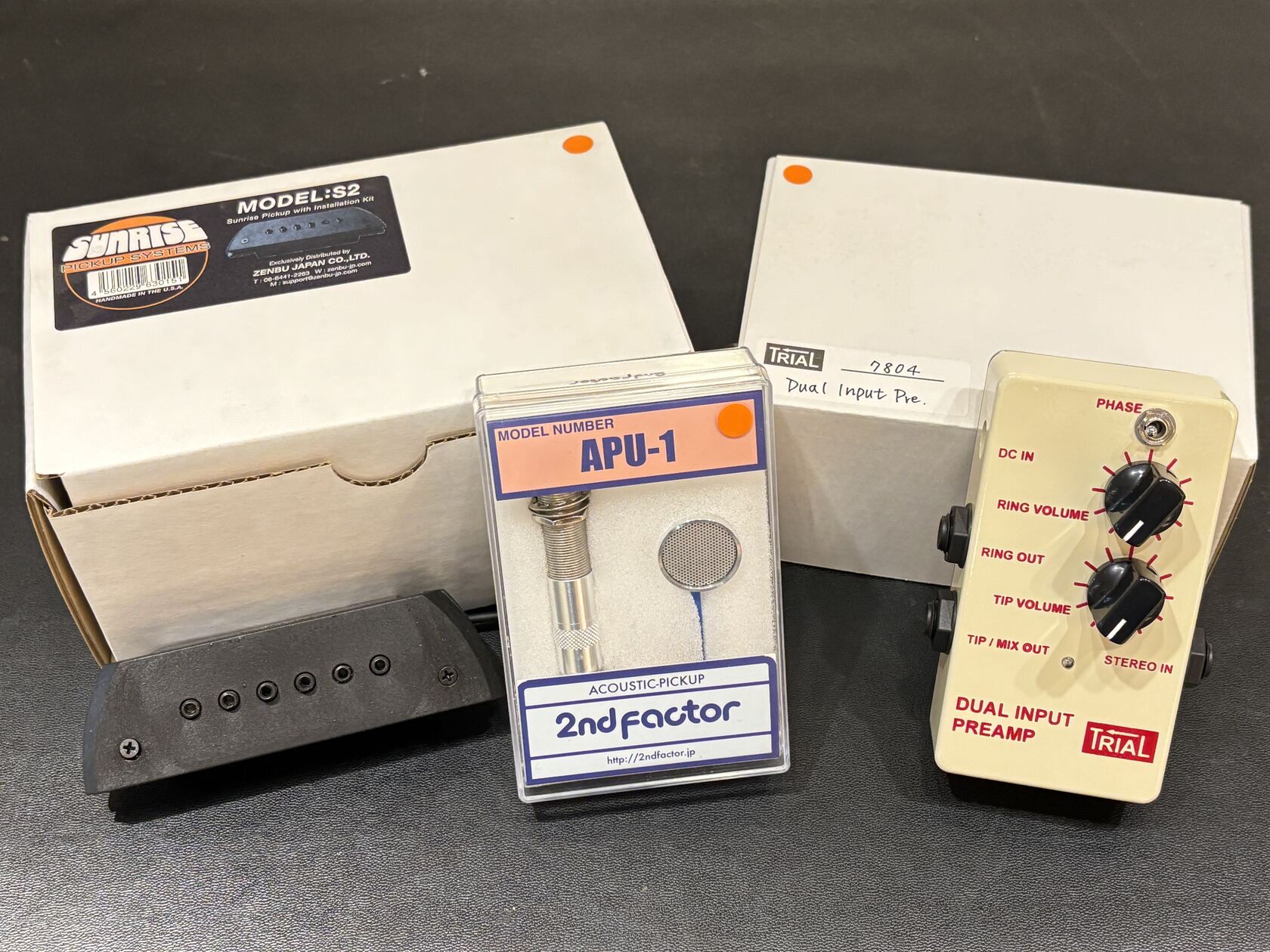 SAT-KO Systemとは マグネットPUの「Sunrise S-2」と、コンタクトPUの「2nd Factor APU-1」を搭載して、それぞれを「TRIAL Dual Input Preamp」でMIXさせて出力するピックアップシステムです。 SunriseとコンタクトPUのMIXだと！？  […]