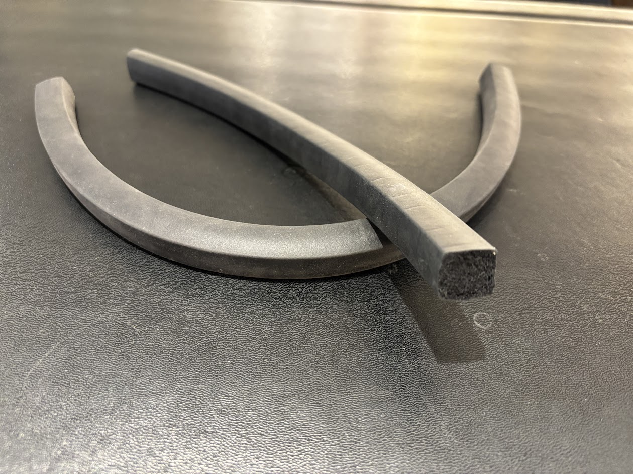 こんにちは! エレキギター・エレキベース等の音に大きくかかわっているピックアップ。 同じピックアップでも、高さを変えることで大きく印象が変わります。 そんなピックアップの高さ調整に使用されているスポンジについてのご提案です。 ピックアップのマウント方法 ピックアップのマウント方法にもいくつか種類があ [&hellip;]