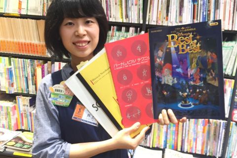 スタッフ写真 音楽教室、楽譜、ファンシー 井上杏里
