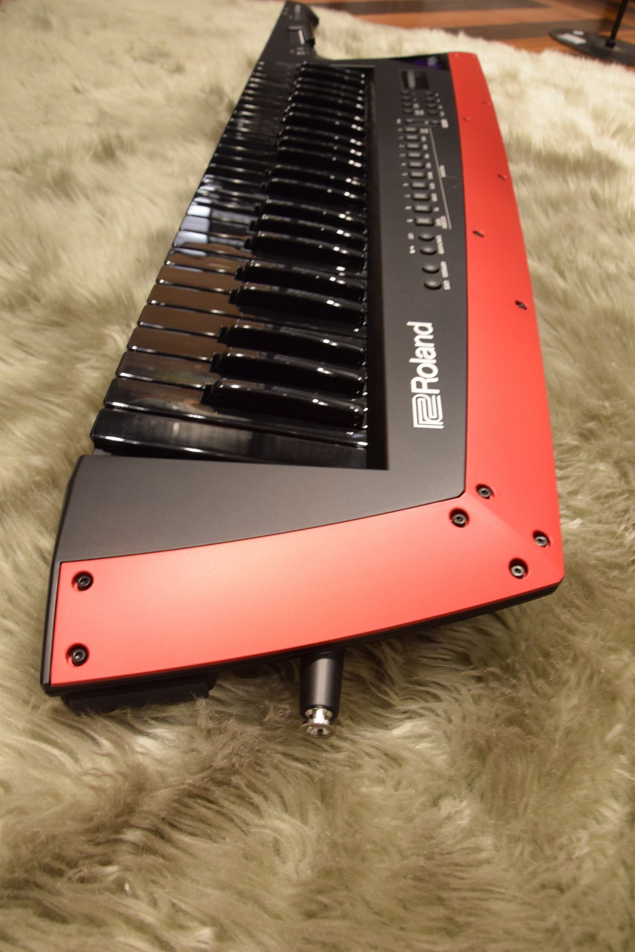 Rolandの新世代のショルダーキーボード(Keytar)AX-EDGE展示中