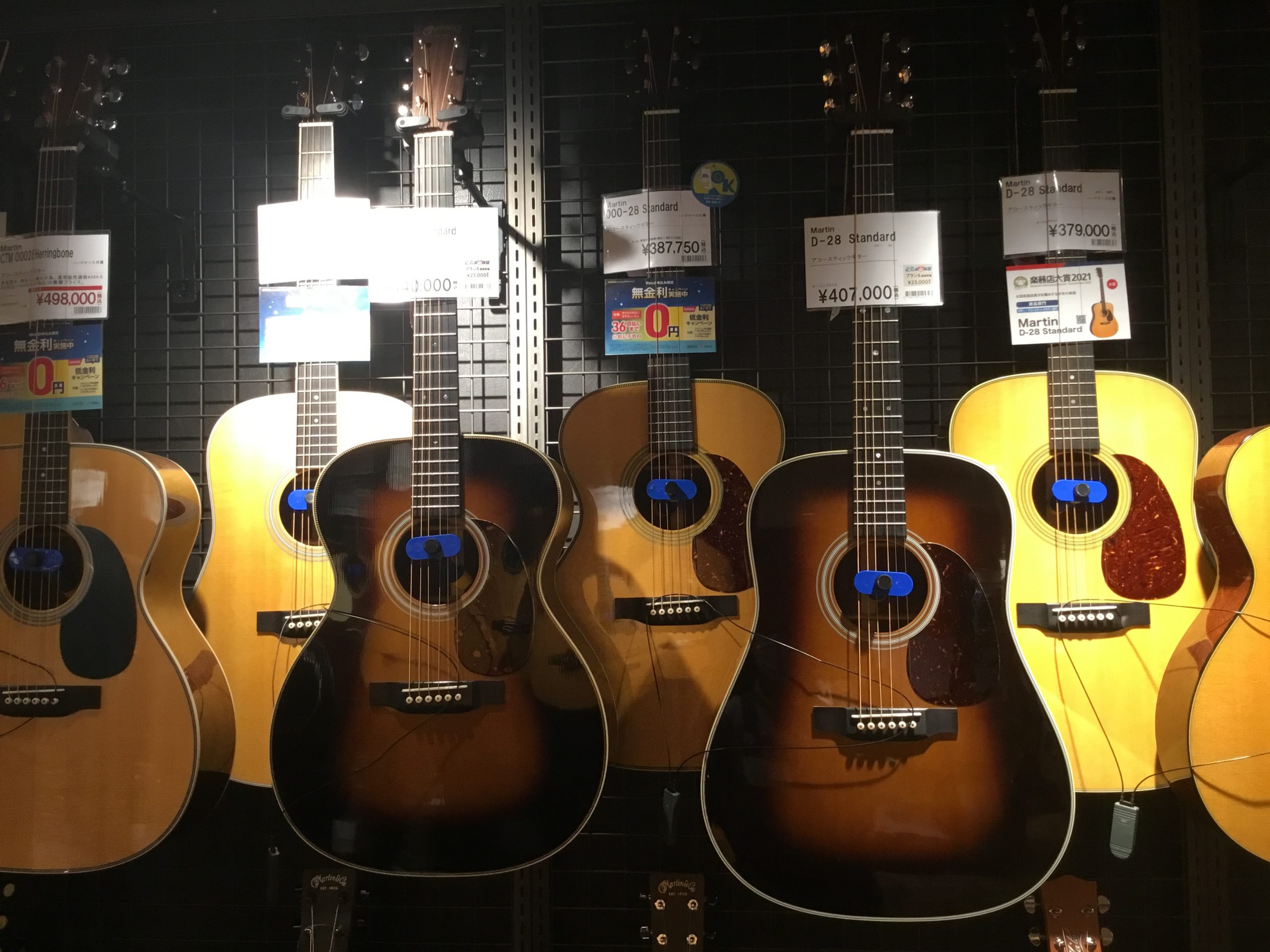Martinからサンバーストカラーが渋いD-28、000-28(SB)が入荷致しました