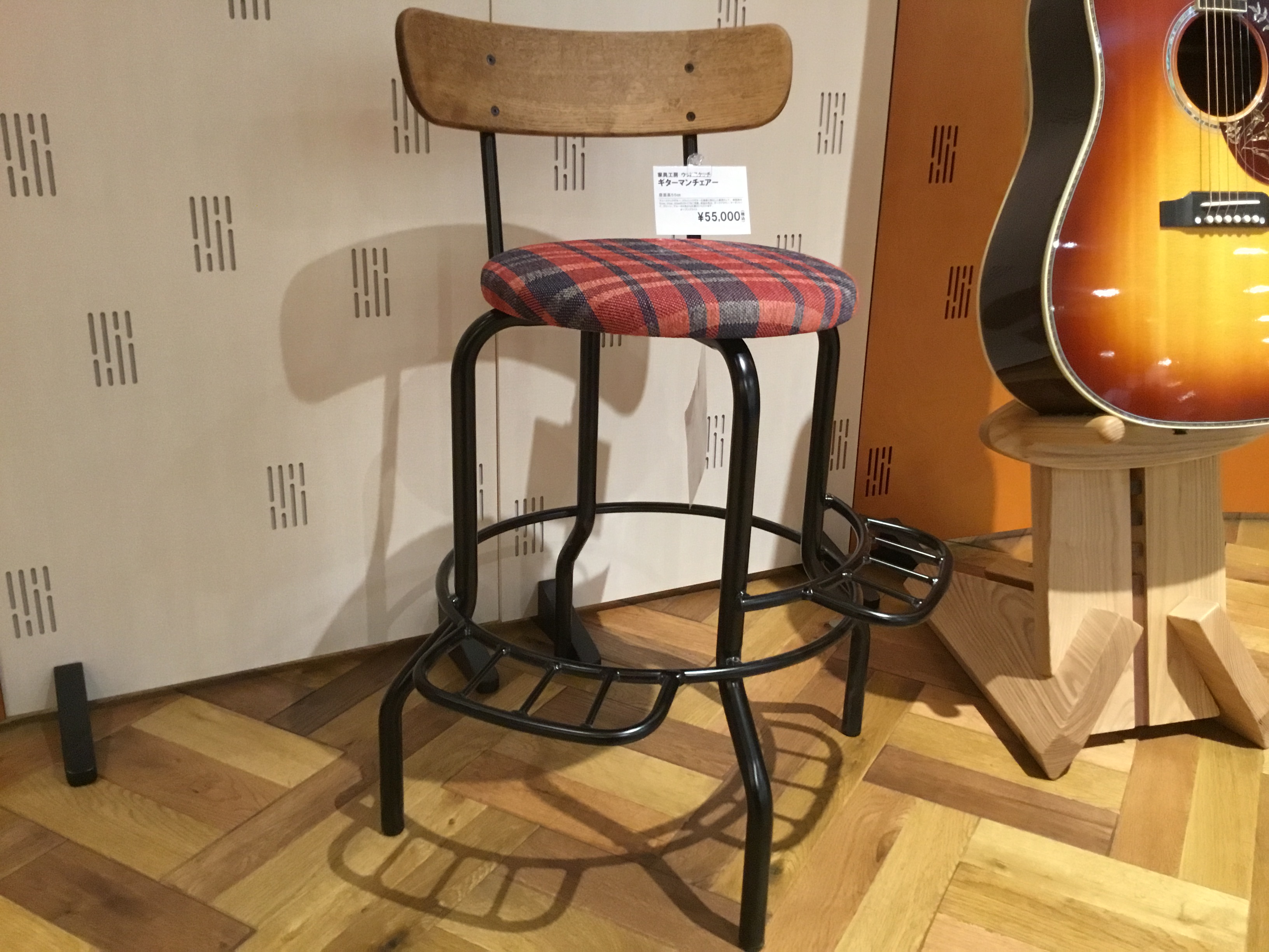 WOODSKETCHギターマンチェアー 座面高55cm 座面生地タータンレッド
