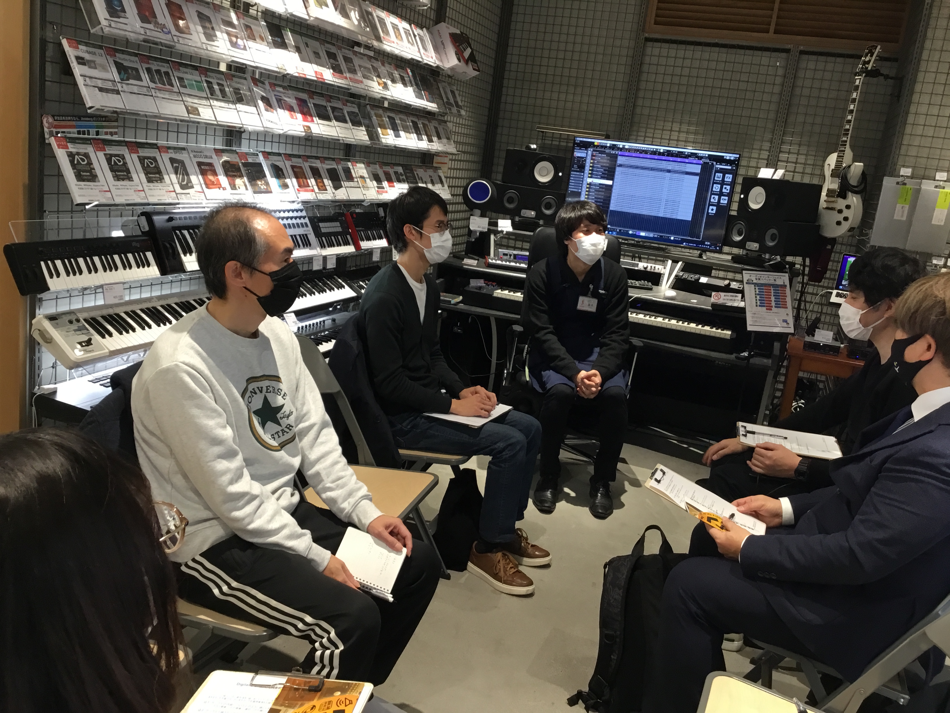 CONTENTSDigilandCREATORSとは？今月は「ボカロ・音声ソフト楽曲鑑賞会」を開催しました♪サークル後も充実した交流・質問タイム次回開催スケジュールと参加申込のご案内LINE公式アカウントを友だち追加して、サークルの最新情報をチェックしよう！お問い合わせDigilandCREATOR […]