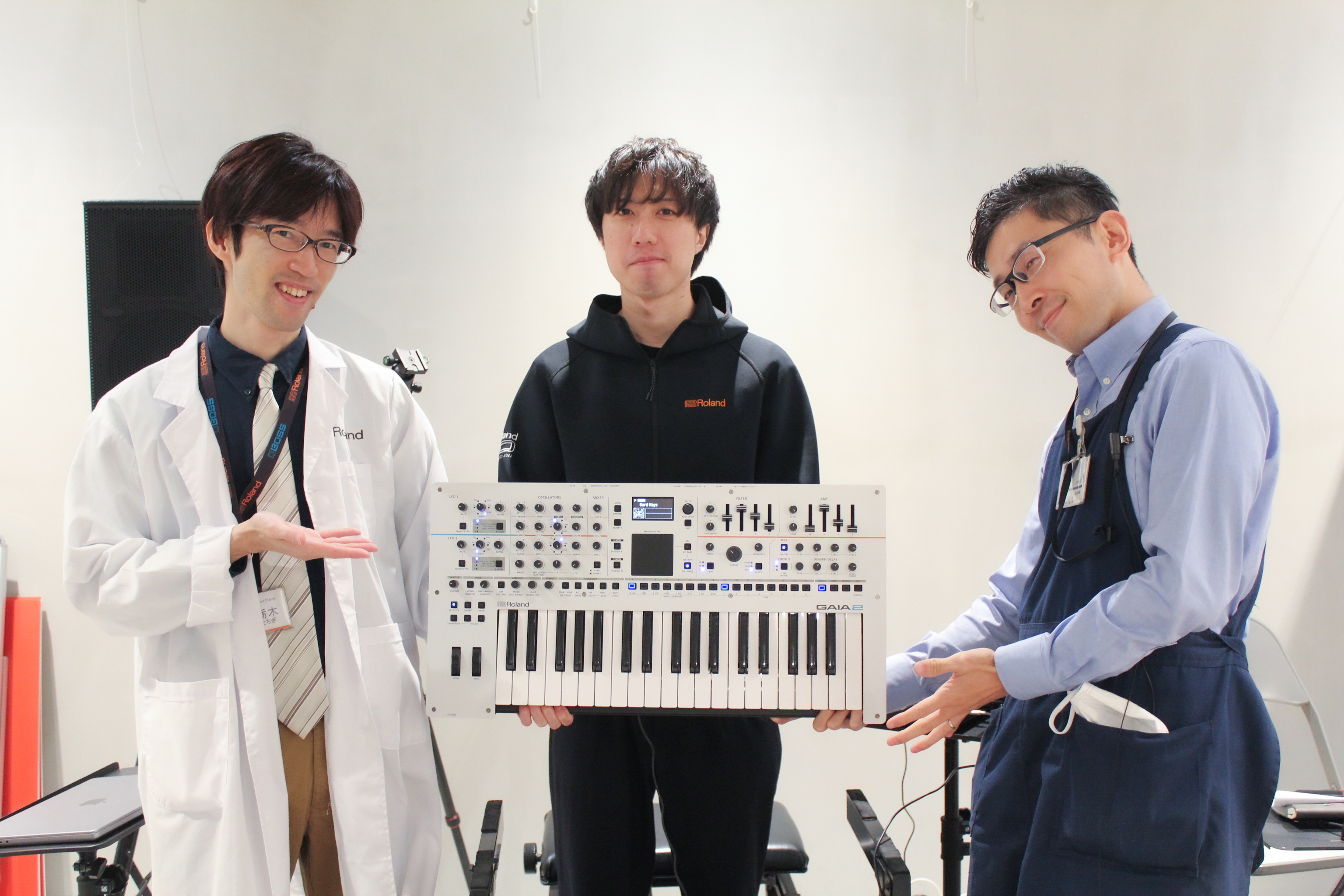 本日はRoland GAIA2セミナーにご参加いただいた皆様、浜松本社よりお越し下さった開発者の林さん誠にありがとうございました！非常に濃いいあっという間の1時間でした！ Roland Planet StaffドクターTによるオープニングデモ演奏からスタート！ドラムパート以外はGAIA2の音色のみで […]