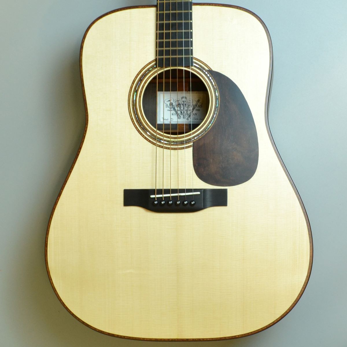 Traditional D Naturalsatin