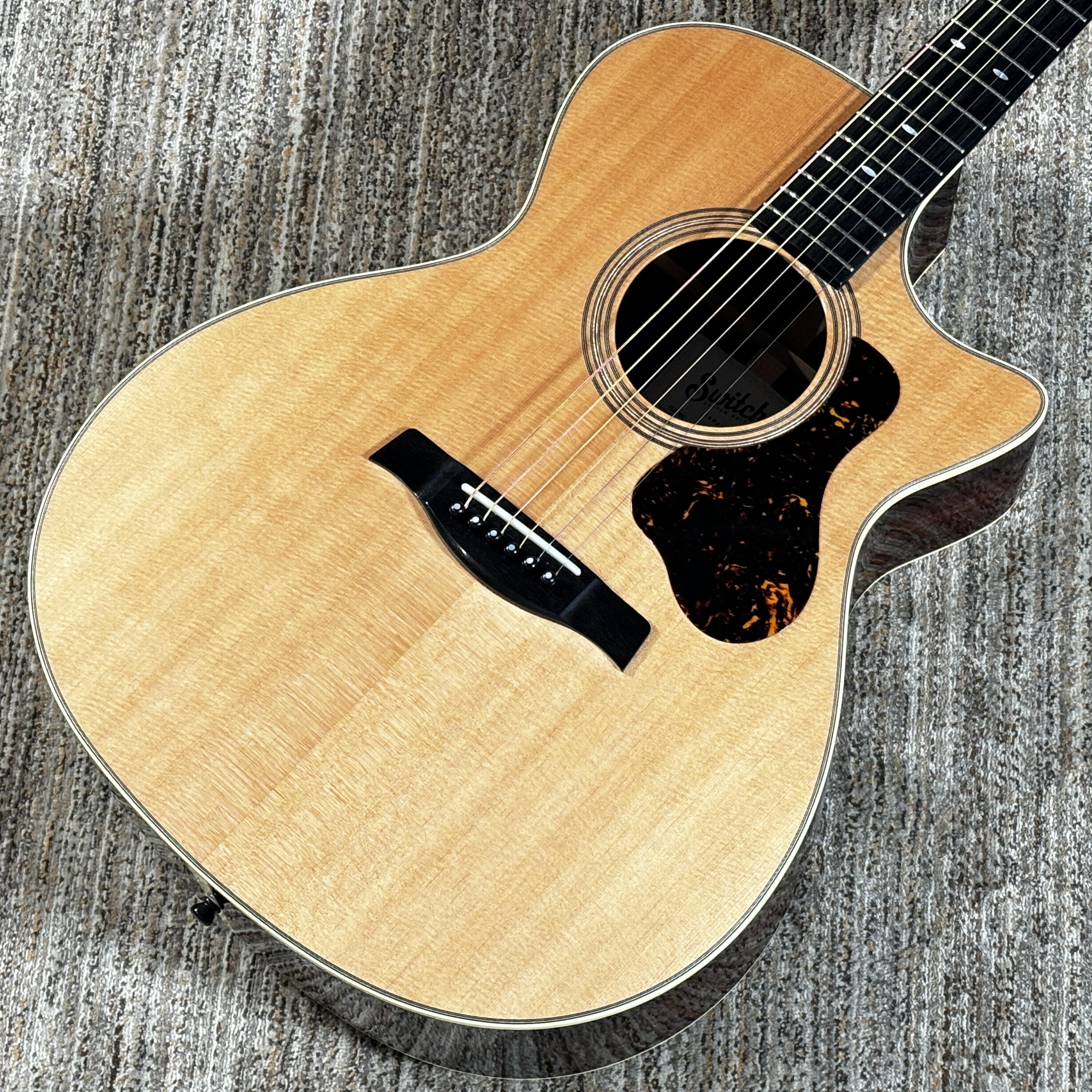 Switch Custom GuitarsGA-70C