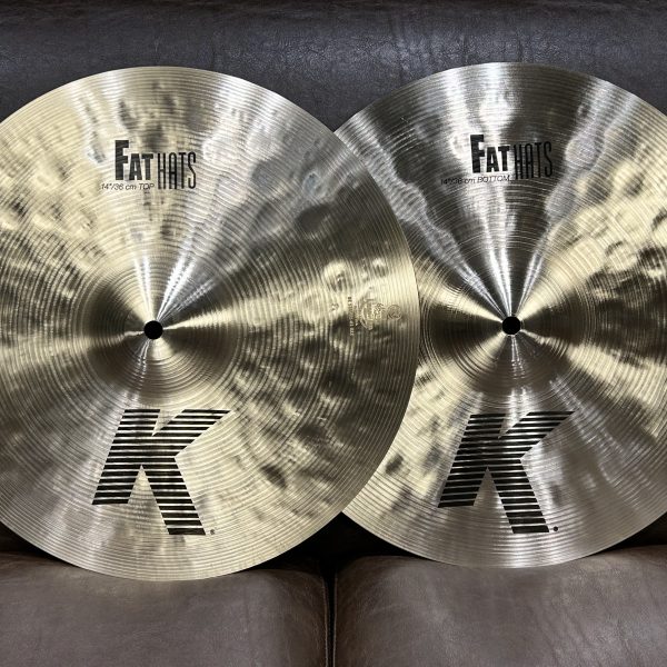 【品番】<br />
FatHats14<br />
<br />
【選定コメント】<br />
オープンとクローズのつながりが良く、フットクローズ音も鮮やかで使いやすい。全体のバランスの良さで選びました。<br />
<br />
【販売価格】<br />
18,000円(税込)