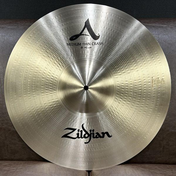 【品番】<br />
MediumThinCrash18<br />
<br />
【選定コメント】<br />
叩いた瞬間に全体が鳴るようなレスポンスの良さ、濁りの少ない余韻が良いと感じました。<br />
<br />
【販売価格】<br />
10,600円(税込)