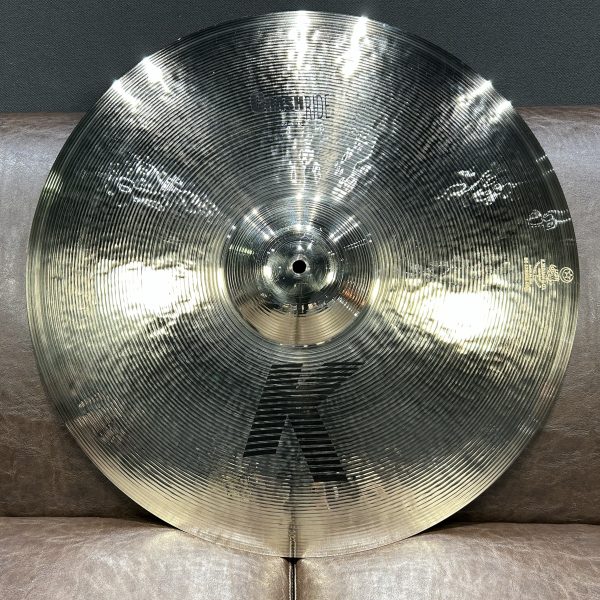 【品番】<br />
CrashRide21<br />
<br />
【選定コメント】<br />
広がりすぎずハッキリとしたピング音と、クラッシュサウンドのつながりが良い。心地よく澄んだカップ音も相まって、それぞれのサウンドのバランスが素晴らしい。<br />
<br />
【販売価格】<br />
16,000円(税込)