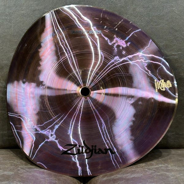 【品番】<br />
FXトラッシュフォーマー10<br />
<br />
【選定コメント】<br />
音程が高く、単体で鳴らした時の存在感がある。重ねた時の音の混ざりが良い。<br />
<br />
【販売価格】<br />
31,900円(税込)