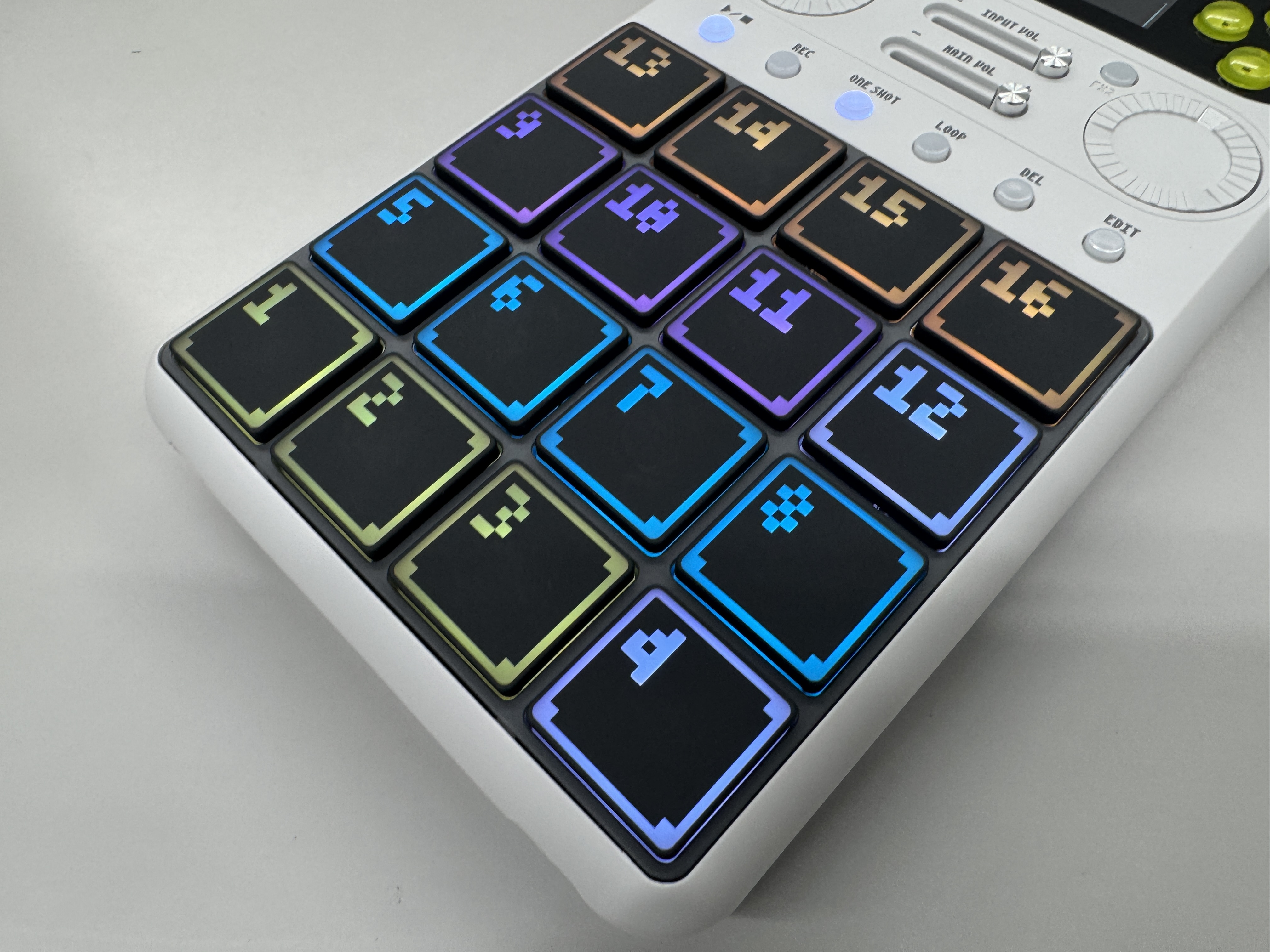 ご予約受付中】話題のサンプラー CASIO SXC-1が登場！｜島村楽器