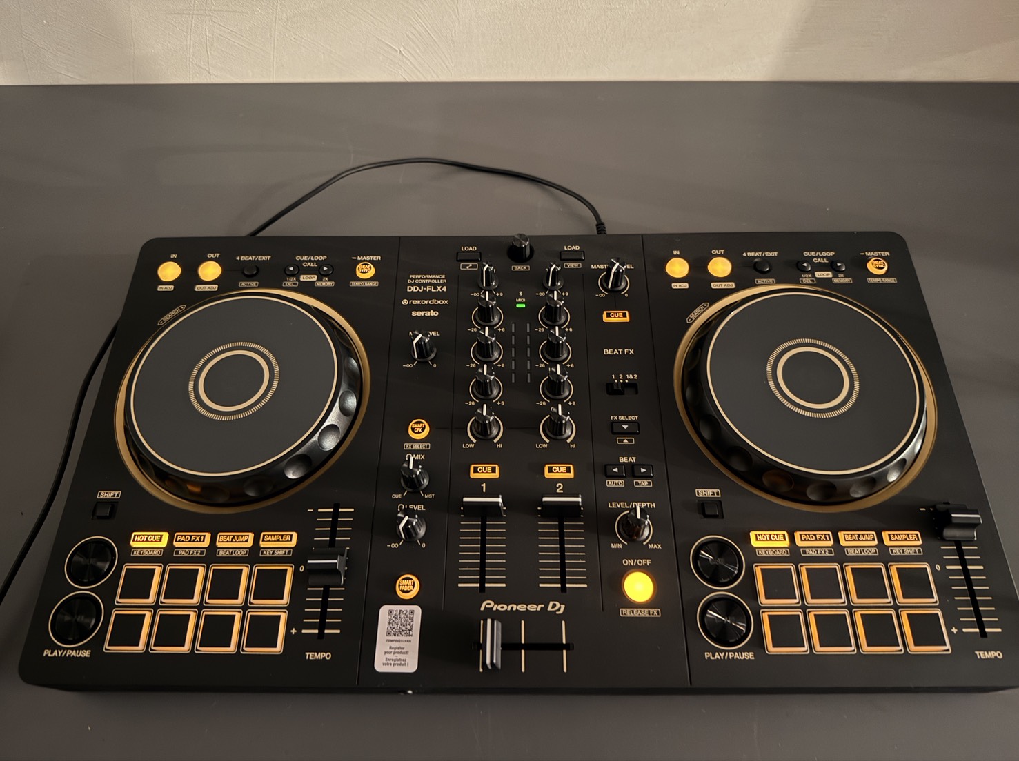 PioneerDJ(Alpha Theta)から人気のDDJ-FLX4の限定ゴールドカラー