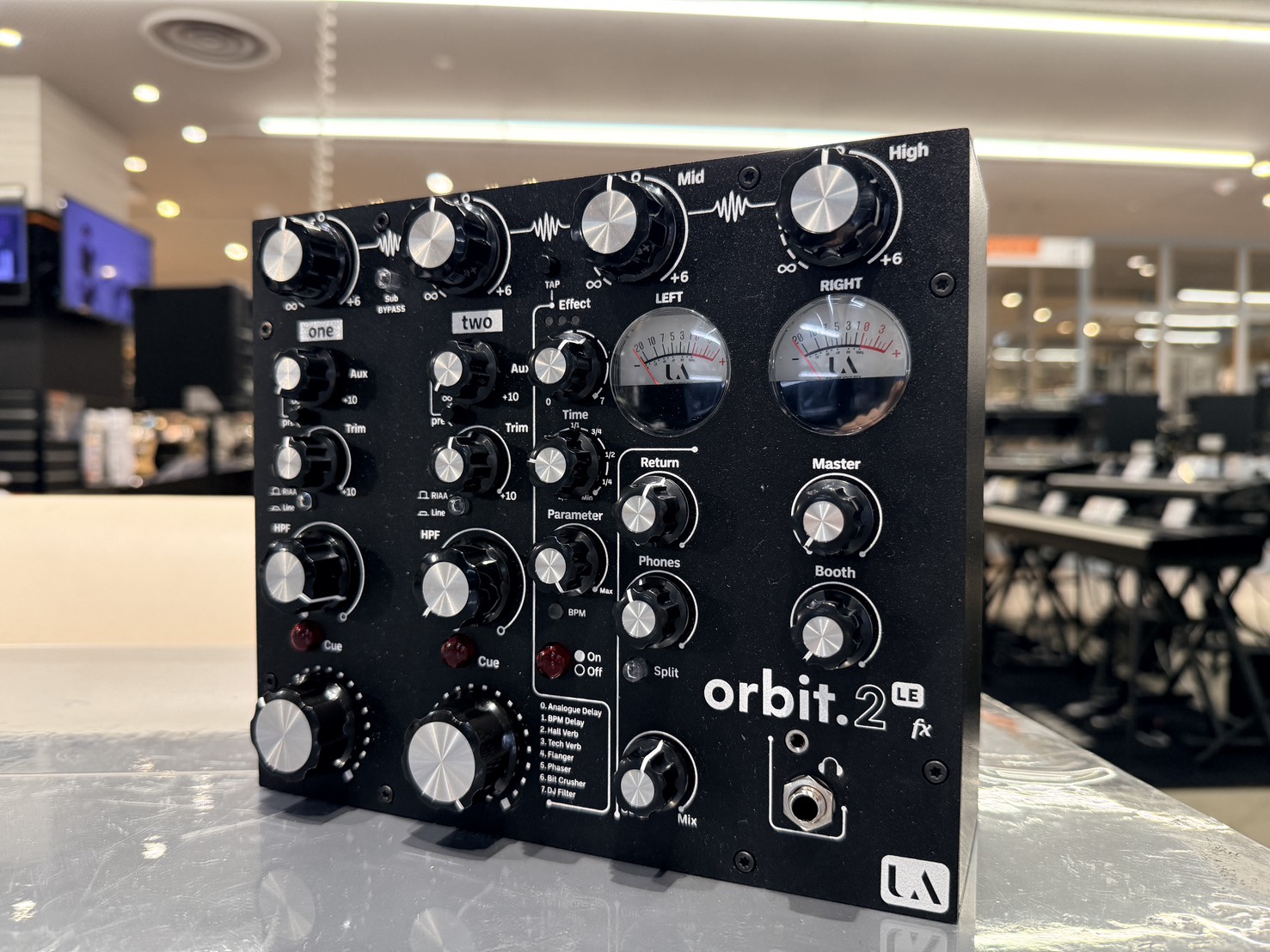 こんにちは！島村楽器名古屋パルコ店　DJ担当の淺井です！ 今回は巷で噂のロータリーミキサーUnionAudio orbit.2 LEが名古屋パルコ店に入荷しましたので、ご紹介したいと思います！ 世の中には「つまみをゆっくり、静かに回すだけ」で、聴いている人々を極上の心地よさに誘う、全く異なるアプロー [&hellip;]
