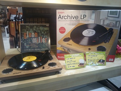 *父の日のプレゼントにもオススメ！ みなさん、こんにちは！店長の辻澤です。]]今回は、発売以来話題になっているレコードプレーヤー“Archive LP”をご紹介いたします！ **ION　Archive LP Archive LPは、USB端子、ステレオ・スピーカを搭載したオールインワン・ターンテーブ […]