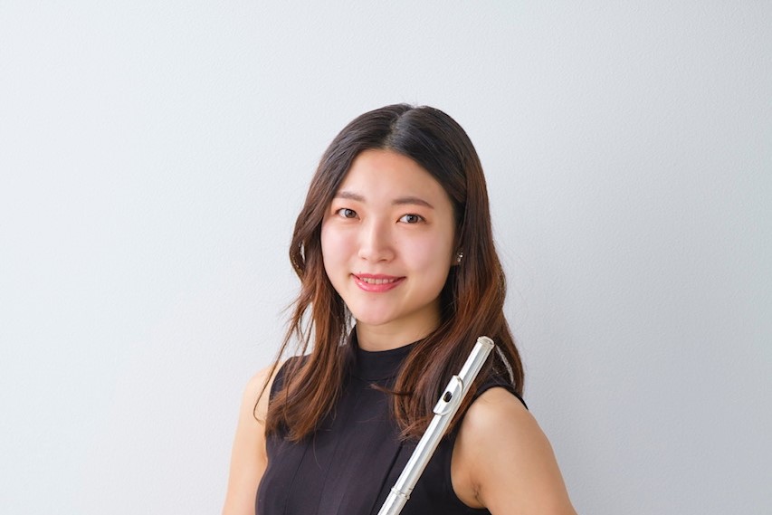 *江尻　雪乃（えじり　ゆきの）　担当曜日:木曜日 *講師プロフィール 10歳より島村楽器にてフルートを始める。名古屋芸術大学音楽学部を卒業。]]第23回みえ音楽コンクール大学生以上一般の部Aにおいて第1位、三重県知事賞を受賞。ドルチェ楽器主催第6回ドルチェアンサンブルコンクールにおいて金賞。第21回 […]