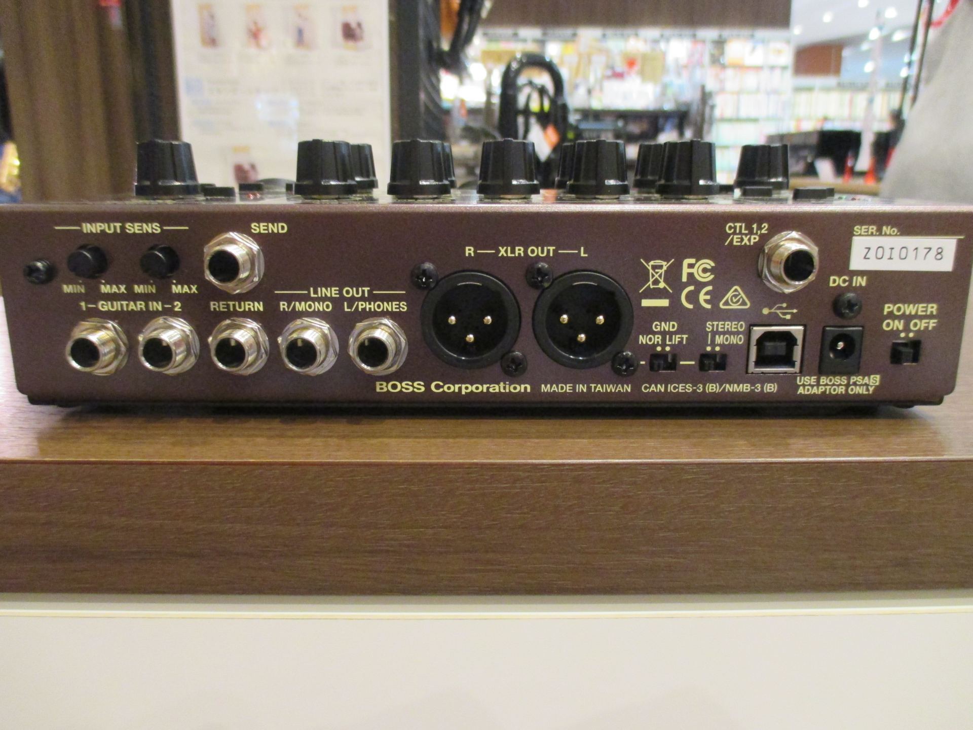 Amazon.com: Boss AD-10 Acoustic Guitar Processor Pedal