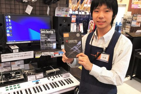 スタッフ写真 ギターアクセサリ・ デジタル 伊藤