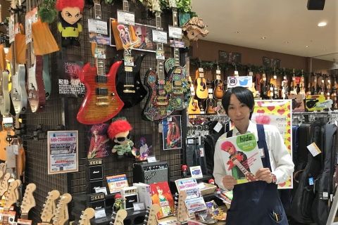 スタッフ写真 アコギ・エレキ・ベース・ウクレレ・アンプ・エフェクター 野口