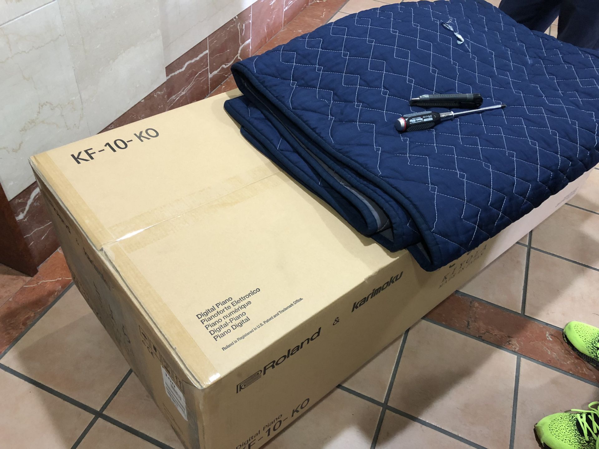 【電子ピアノ】購入した電子ピアノってどうやって家に届くの？配送組立設置の様子をご紹介