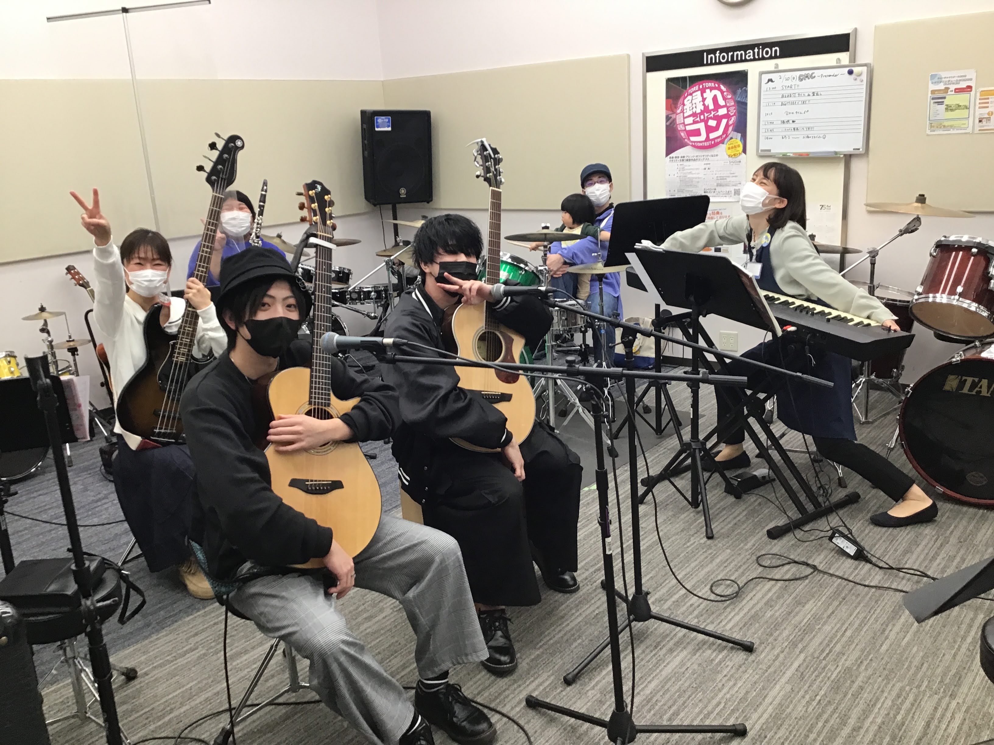 皆さん、こんにちは！サークル担当の伊藤です！！ OPEN MIC CLUB第9回の第2部の様子をお伝えします！ CONTENTS「OPEN MIC CLUB」って何？という方はこちら今回の曲目はOfficial髭男dismの「Pretender」です！最後はみんなで集合写真を！WEB申し込みはこちら […]