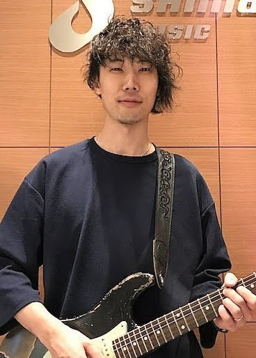 アコースティックギター・エレキギター・キッズギター講師横井 寿一（よこい じゅいち）