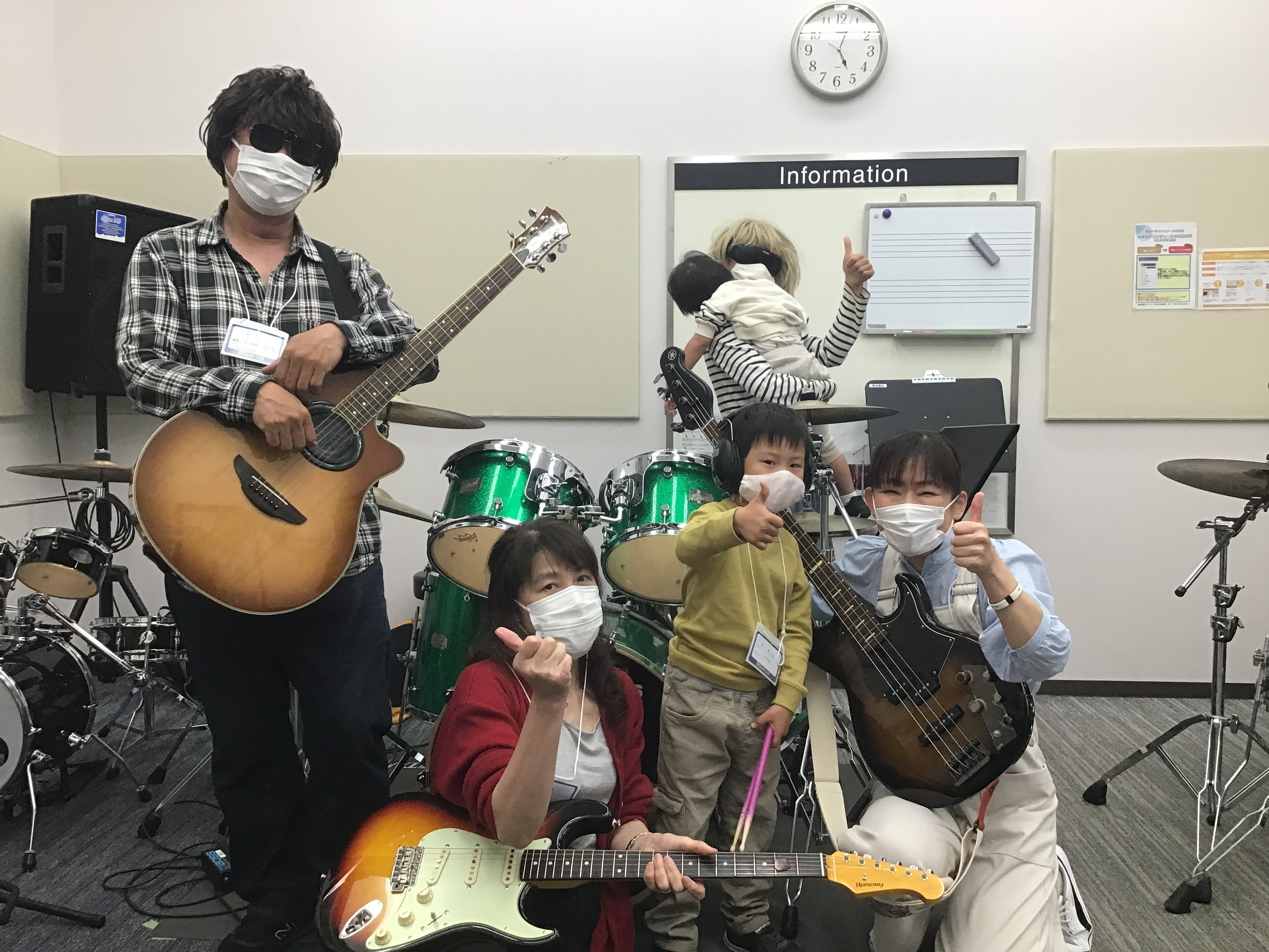 皆さん、こんにちは！サークル担当の伊藤です！！ OPEN MIC CLUB第11回の第2部の様子をお伝えします！ CONTENTS「OPEN MIC CLUB」って何？という方はこちら今回の曲目は斉藤和義さんの「歩いて帰ろう」です！最後はみんなで集合写真を！WEB申し込みはこちらから！「OPEN M […]