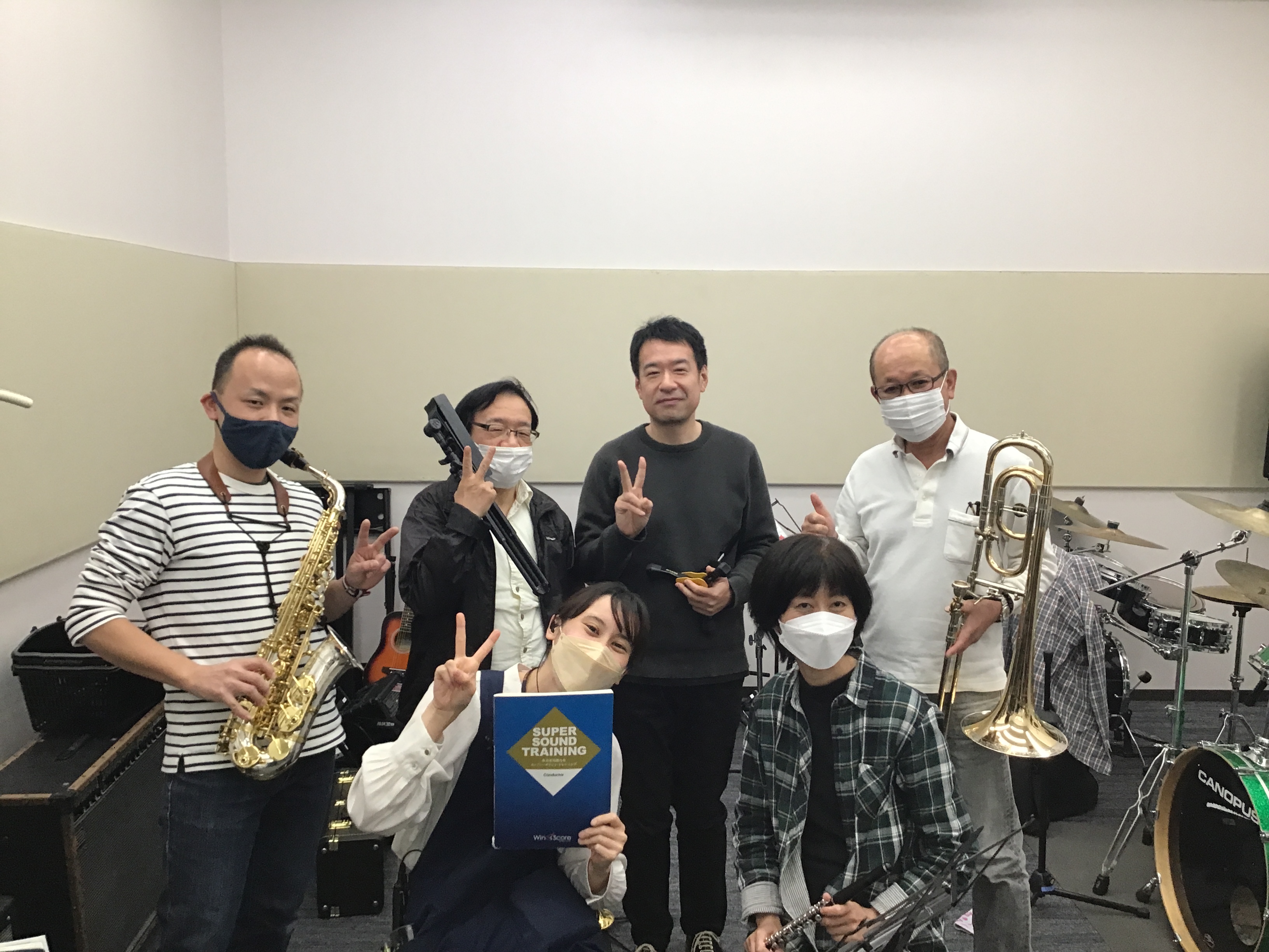 皆様、お久しぶりです！！茶屋吹奏楽団運営の中村です。いや～～、お久しぶりです～～～～( ;∀;)（2回目） 実に2年ぶりとなる、茶屋吹奏楽団の練習を本日から再開いたしました！ 会場の事情がありまして、しばらくは吹奏楽団と名乗るには少ない人数での活動になりますが、また皆様と一緒に合奏を楽しんでまいりた […]