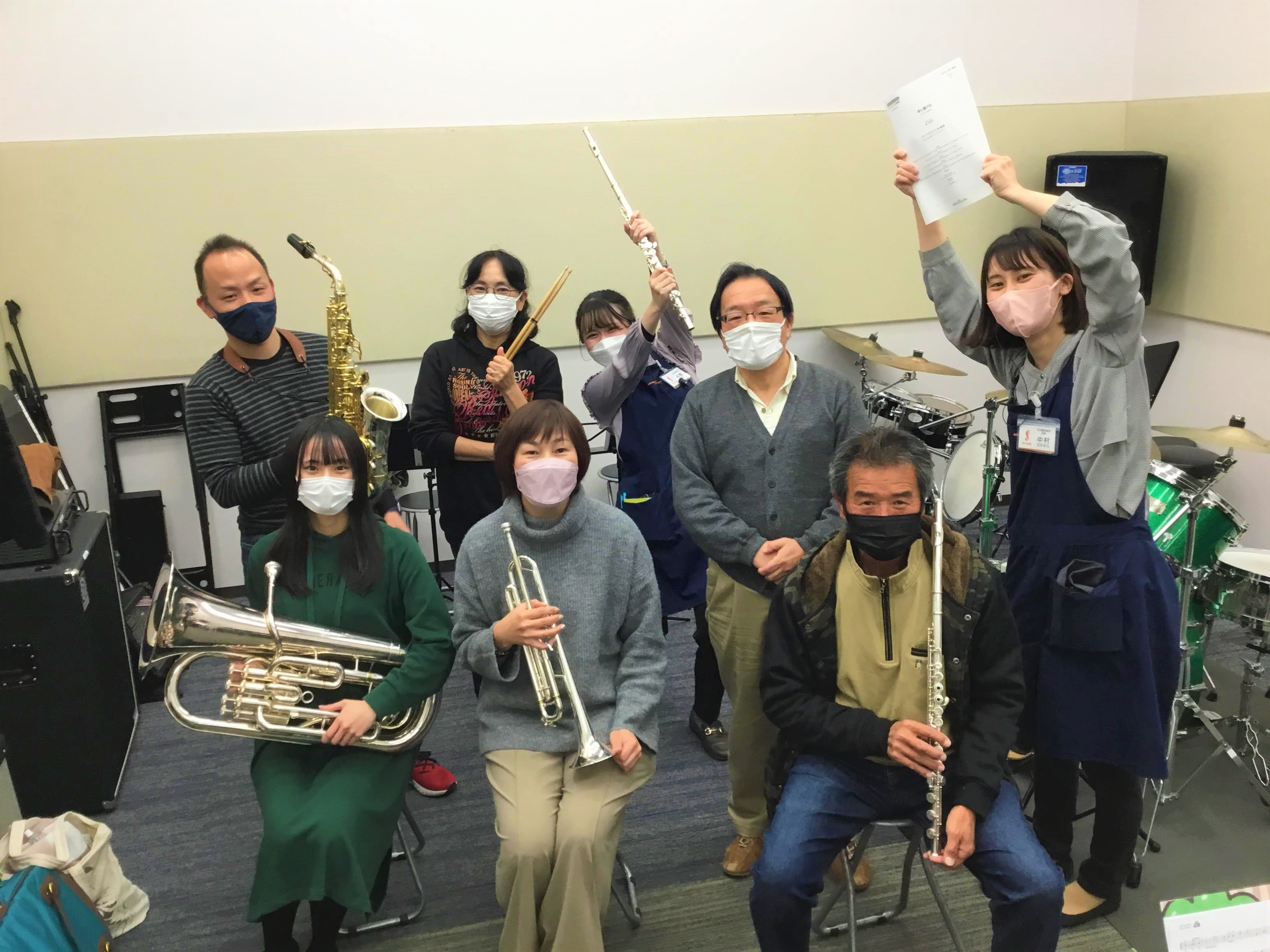 こんにちは！茶屋吹奏楽団運営の中村です。 先月、約2年ぶりの練習を再開した茶屋吹奏楽団・通称「ちゃやすい」の12月21日（水）練習レポートをお届けします！ お久しぶりのみなさまにご参加いただきました！！ 今回は以前にもご参加いただいていた6名の方にお集まりいただきました！ 先月の再開一発目にもお越し […]