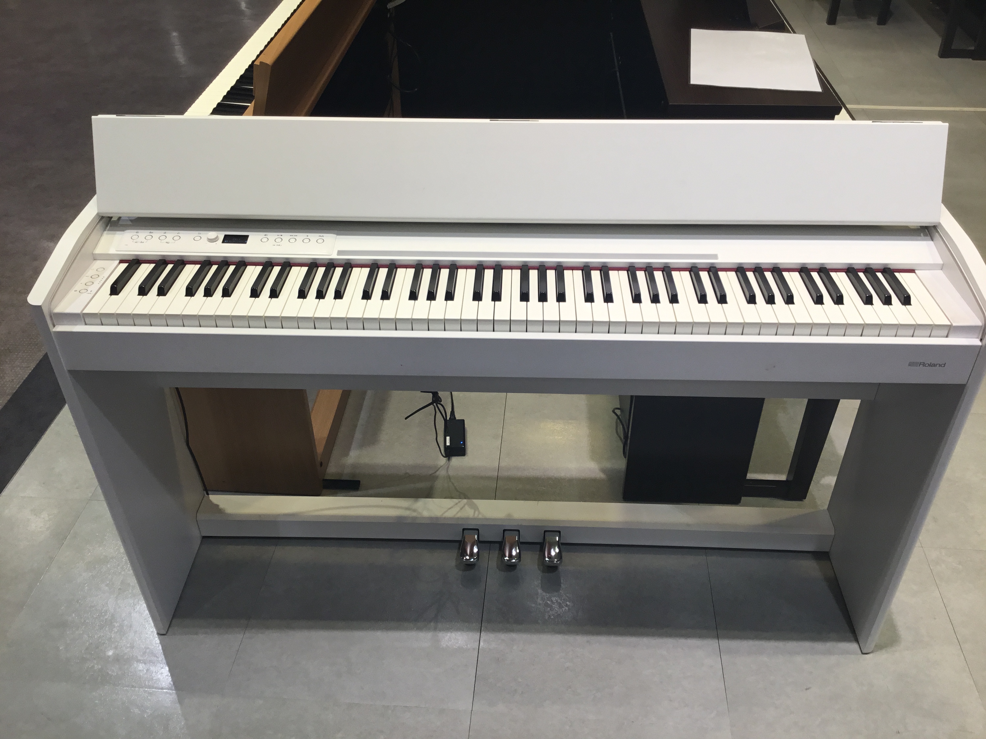 電子ピアノ(樹脂鍵盤)Roland/F701