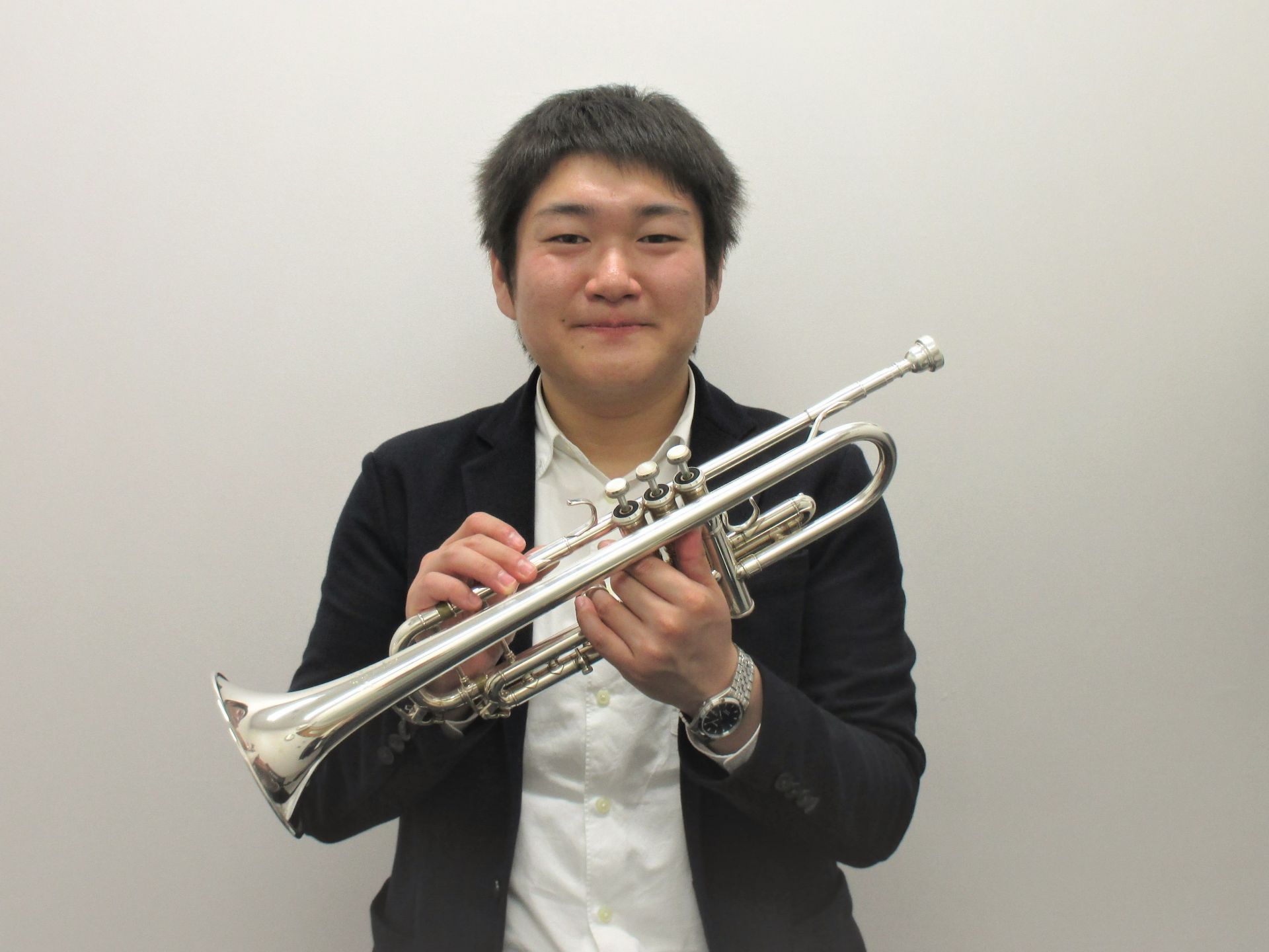 大井 直人　（おおい　なおと）　担当曜日:月曜日 講師プロフィール 名古屋芸術大学音楽学部演奏学科弦管打コース卒業。トランペットを星順治氏に師事。現在、金管アンサンブルでの演奏や、岐阜県を中心に吹奏楽のパート指導を行っている。 講師演奏動画 ホームページを見てくれた皆様に一言お願いします！ トランペ [&hellip;]