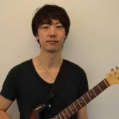 【アコースティックギター、エレキギター、キッズギター科講師】横井 寿一（よこい じゅいち）