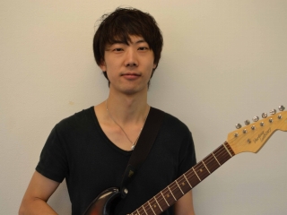 【アコースティックギター、エレキギター、キッズギター科講師】横井 寿一（よこい じゅいち）