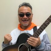 【アコースティックギター、エレキギター,キッズギター科講師】恒吉 範彦（つねよし のりひこ）