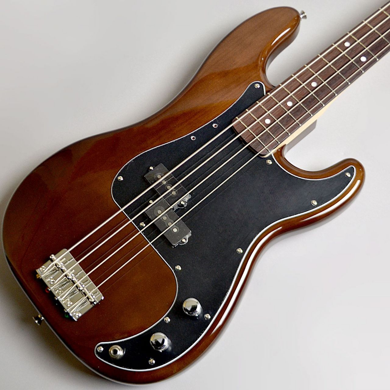 FenderFSR TRADII 70S PB　WAL