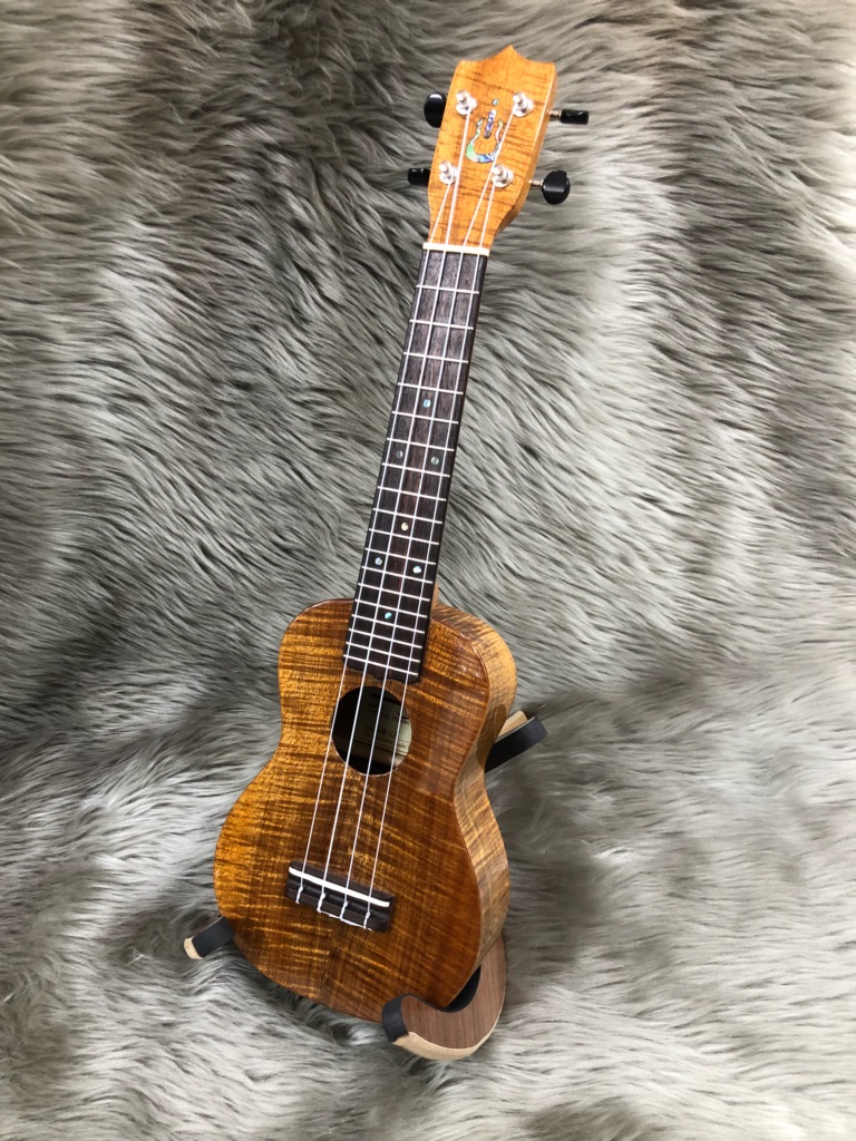 ウクレレ新商品】ずっと弾き続けたくなるウクレレ、『IMUA』入荷しま