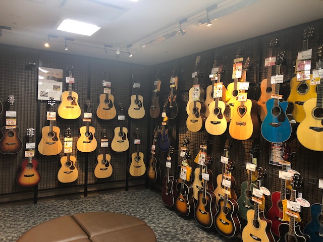 島村楽器ミ・ナーラ奈良店 アコースティックギター売り場