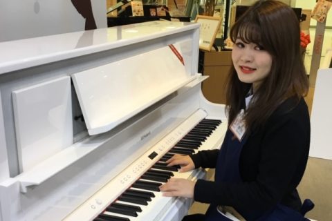 スタッフ写真 電子ピアノ 中川
