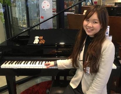 スタッフ写真 Roland Forestaスタッフ 好きなアーティスト:AI、ドリカム 皆巳