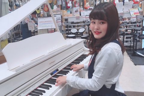 スタッフ写真 担当:ピアノ、電子ピアノ、キーボード 好きなアーティト:ゴールデンボンバー 中川
