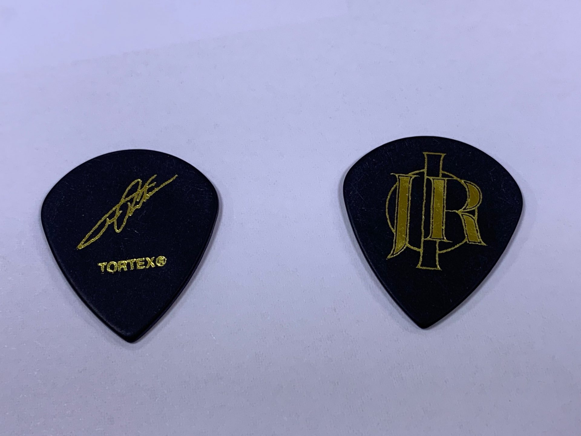 こんにちは！エレキギター担当の津田です！ *Jason Richardson Tortex® JAZZ IIIが入荷致しました！ |*メーカー|*品番|*売価（税込）| |SCHECTER|Jason Richardson Tortex® JAZZ III|￥110| *担当より一言 言わずと知れた […]